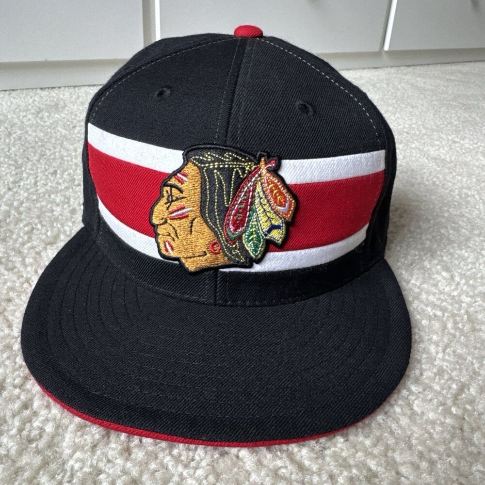 Mitchell & Ness Vintage Chicago Blackhawks NHL Fitted Hat 7 5/8 Black Red White